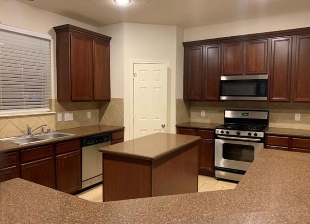 4005 E Timber Cut Court, Pearland, TX 77584