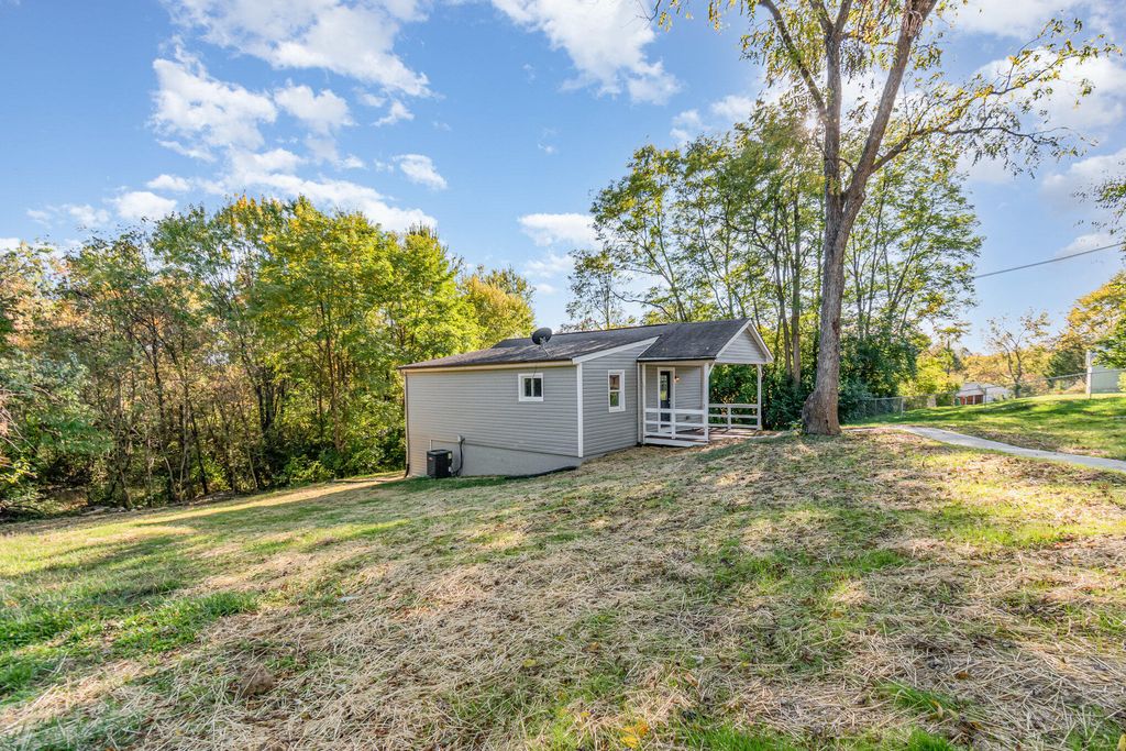 865 Ridgeview Drive, Florence, KY 41042