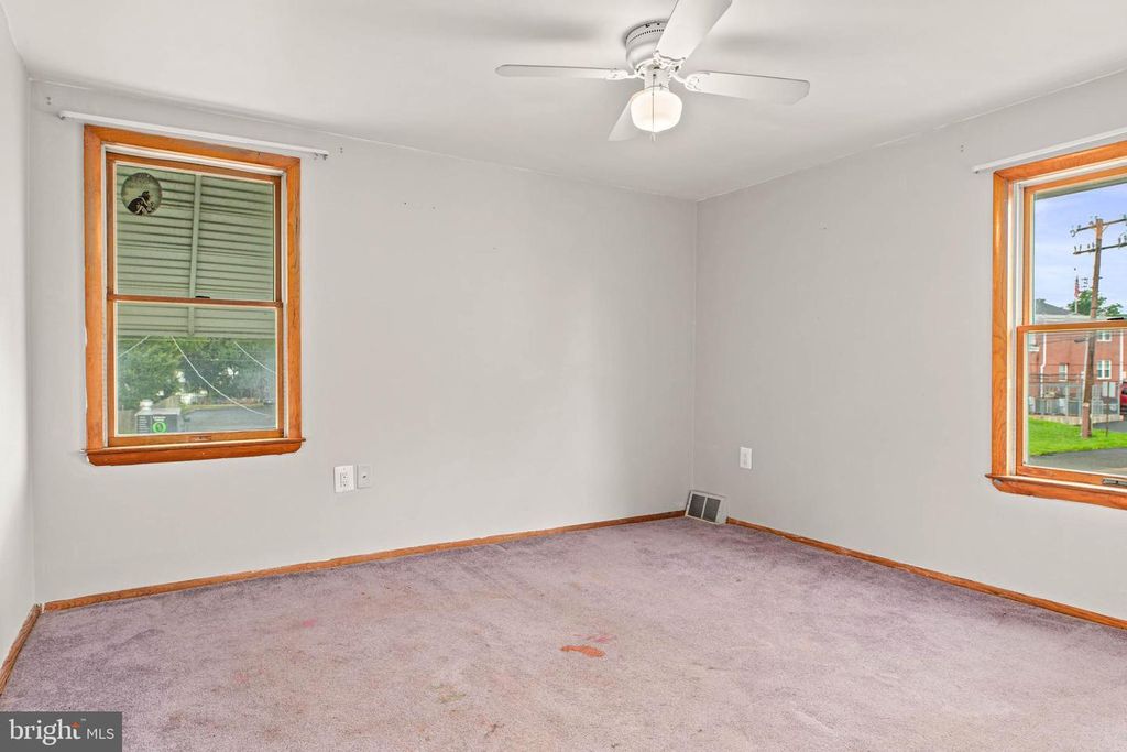 943 CORNWELLS AVE, Bensalem, PA 19020