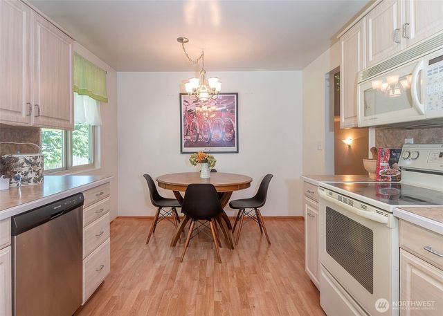 8821 221st Place SW, Edmonds, WA 98026