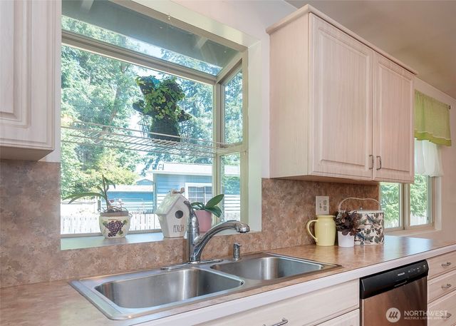8821 221st Place SW, Edmonds, WA 98026