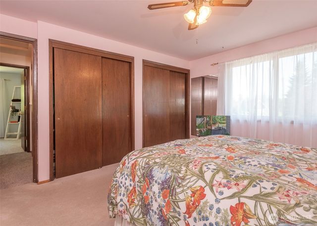 8821 221st Place SW, Edmonds, WA 98026
