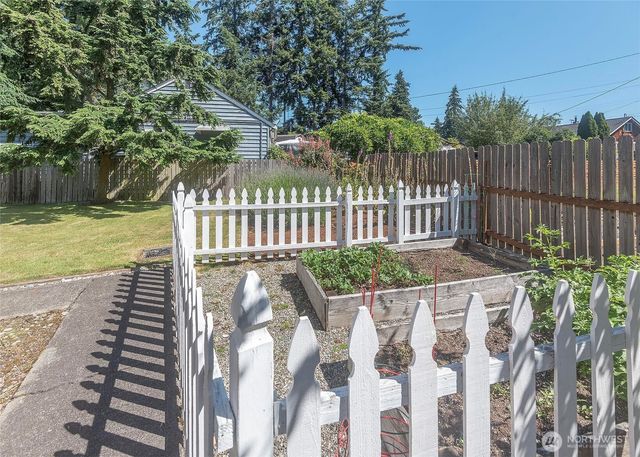8821 221st Place SW, Edmonds, WA 98026