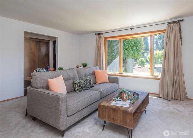 8821 221st Place SW, Edmonds, WA 98026