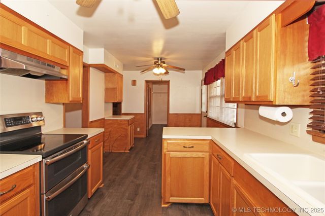 912 W Shawnee Avenue, Nowata, OK 74048