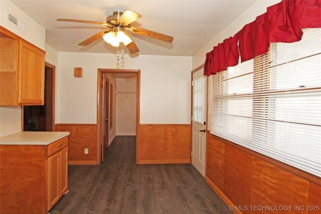 912 W Shawnee Avenue, Nowata, OK 74048