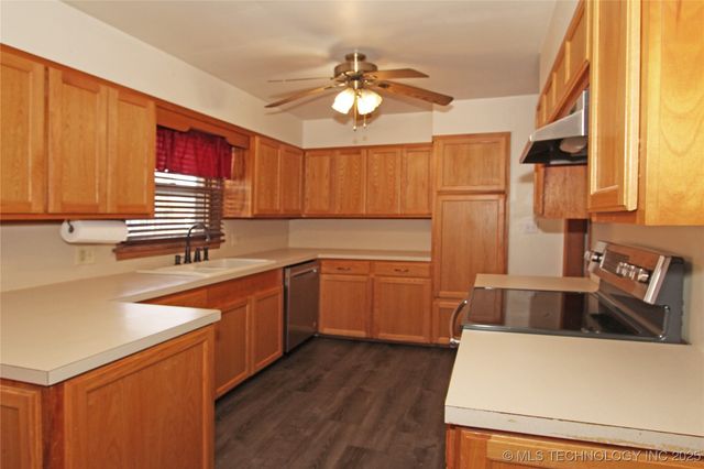 912 W Shawnee Avenue, Nowata, OK 74048