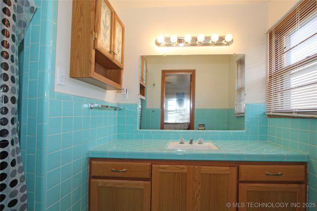 912 W Shawnee Avenue, Nowata, OK 74048