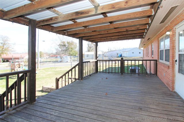 912 W Shawnee Avenue, Nowata, OK 74048