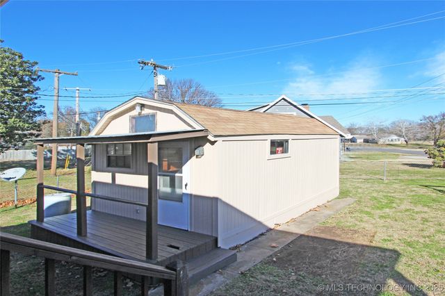 912 W Shawnee Avenue, Nowata, OK 74048