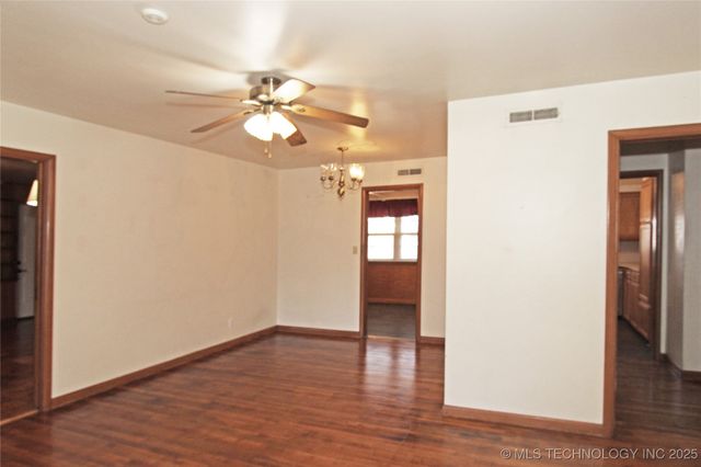 912 W Shawnee Avenue, Nowata, OK 74048