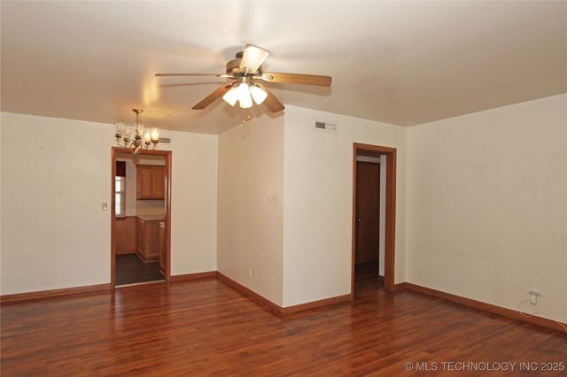 912 W Shawnee Avenue, Nowata, OK 74048