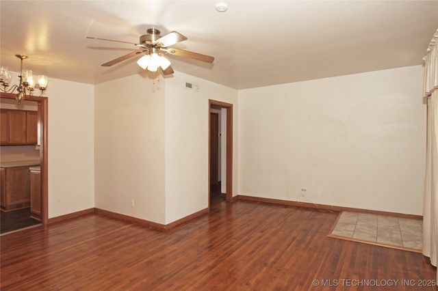 912 W Shawnee Avenue, Nowata, OK 74048