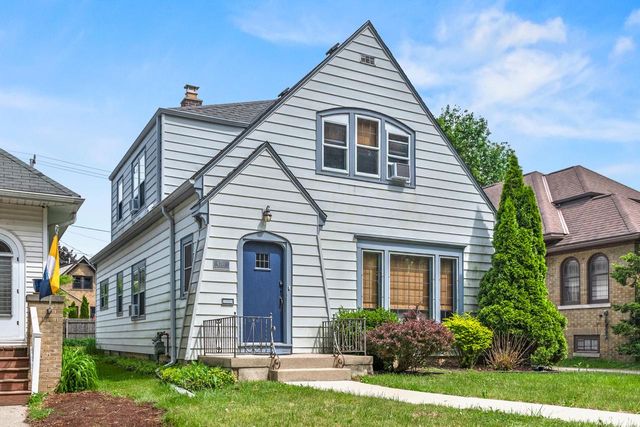 4350 N Woodburn STREET, Shorewood, WI 53211