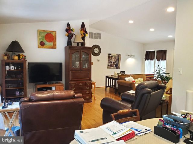 2512 FAUQUIER LN, Reston, VA 20191