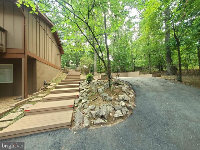 2512 FAUQUIER LN, Reston, VA 20191