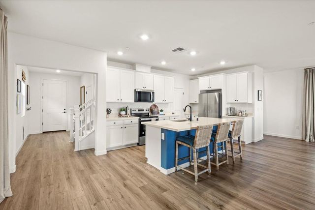 3193 Arbor View Dr, Folsom, CA 95630