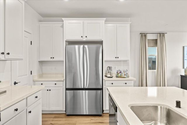 3193 Arbor View Dr, Folsom, CA 95630