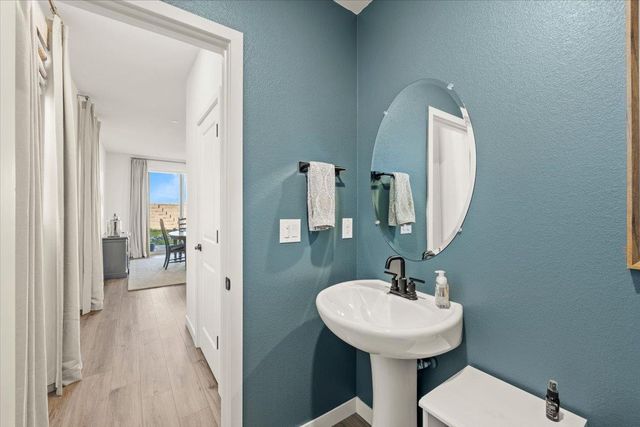 3193 Arbor View Dr, Folsom, CA 95630