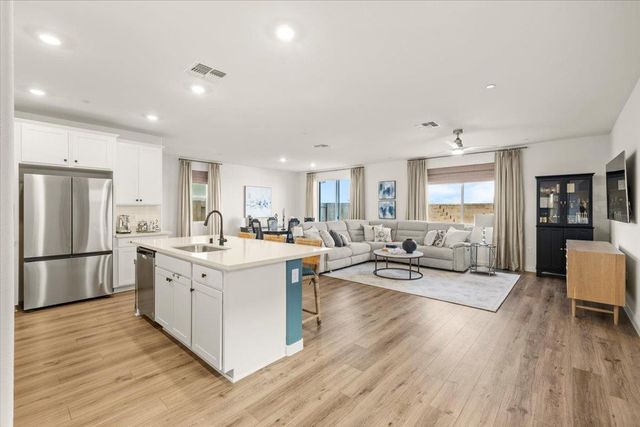 3193 Arbor View Dr, Folsom, CA 95630