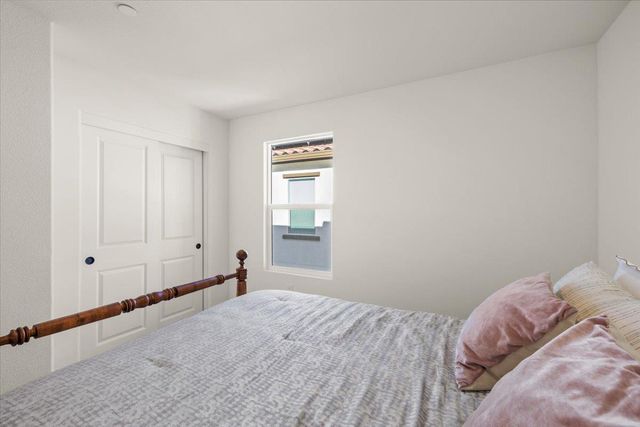 3193 Arbor View Dr, Folsom, CA 95630