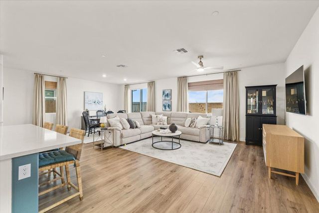 3193 Arbor View Dr, Folsom, CA 95630