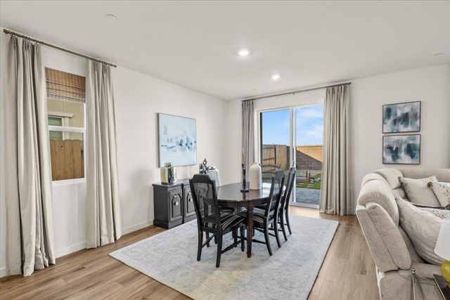 3193 Arbor View Dr, Folsom, CA 95630