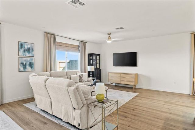 3193 Arbor View Dr, Folsom, CA 95630