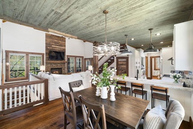 207 Arrow Way, Mineral Bluff, GA 30559