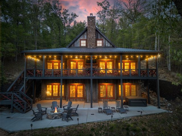 207 Arrow Way, Mineral Bluff, GA 30559