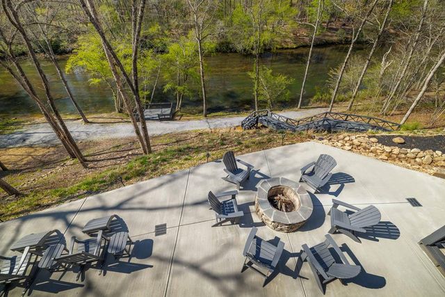 207 Arrow Way, Mineral Bluff, GA 30559