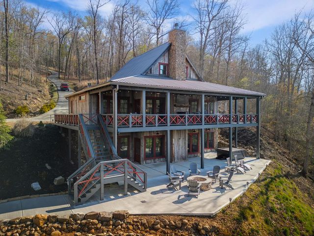 207 Arrow Way, Mineral Bluff, GA 30559