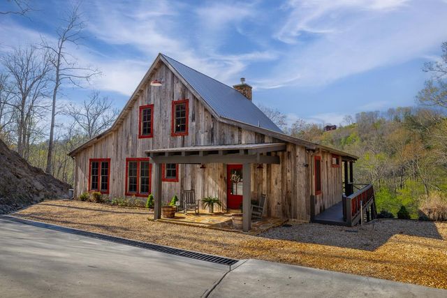 207 Arrow Way, Mineral Bluff, GA 30559