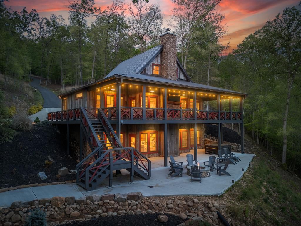 207 Arrow Way, Mineral Bluff, GA 30559