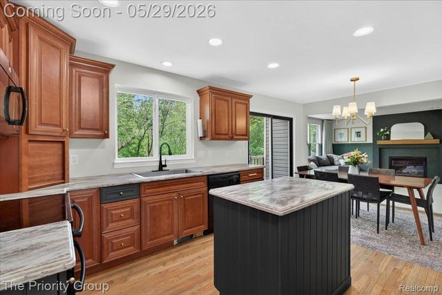517 Deer Valley Road, Holly Village, MI 48442