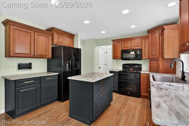 517 Deer Valley Road, Holly Village, MI 48442