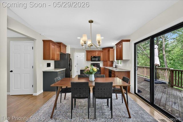 517 Deer Valley Road, Holly Village, MI 48442