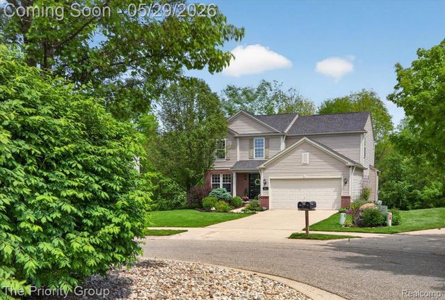 517 Deer Valley Road, Holly Village, MI 48442