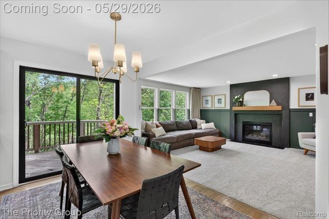 517 Deer Valley Road, Holly Village, MI 48442
