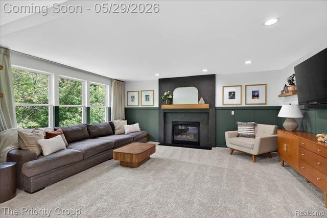 517 Deer Valley Road, Holly Village, MI 48442