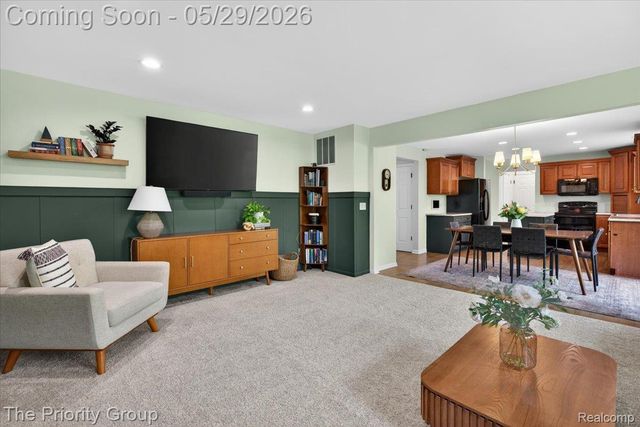 517 Deer Valley Road, Holly Village, MI 48442