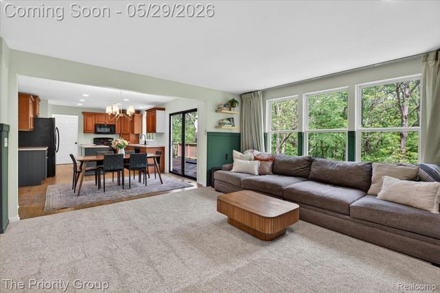 517 Deer Valley Road, Holly Village, MI 48442