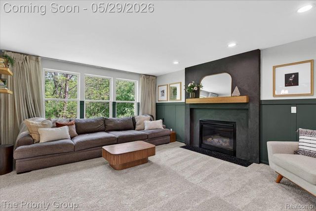 517 Deer Valley Road, Holly Village, MI 48442