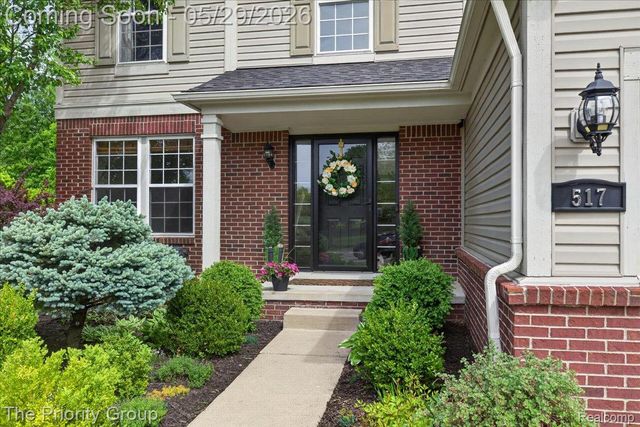 517 Deer Valley Road, Holly Village, MI 48442