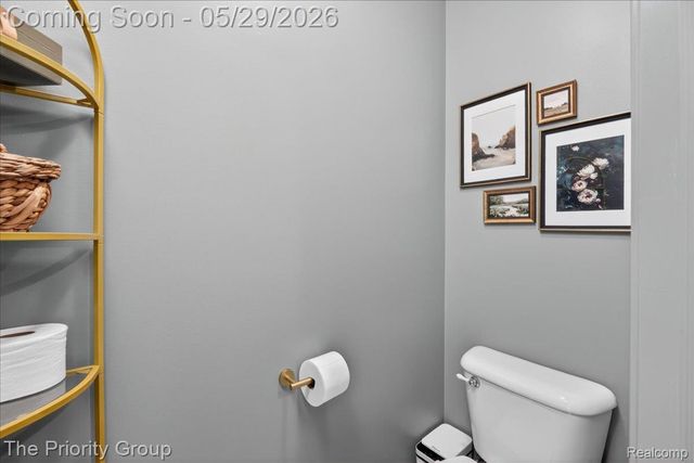 517 Deer Valley Road, Holly Village, MI 48442