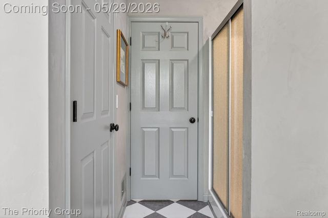 517 Deer Valley Road, Holly Village, MI 48442