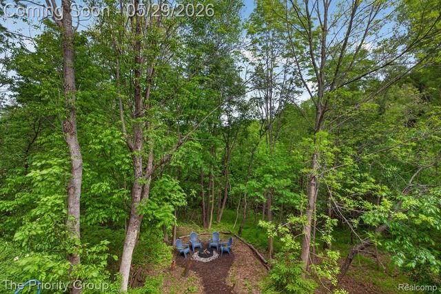 517 Deer Valley Road, Holly Village, MI 48442