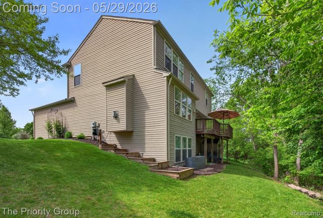 517 Deer Valley Road, Holly Village, MI 48442