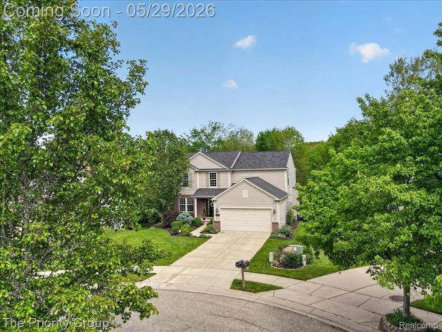 517 Deer Valley Road, Holly Village, MI 48442