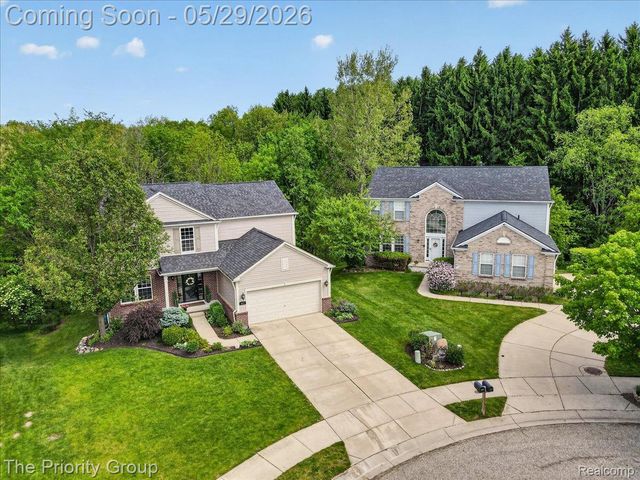517 Deer Valley Road, Holly Village, MI 48442